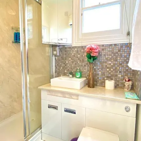 Modern And Cosy Studio Flat London Exterior photo